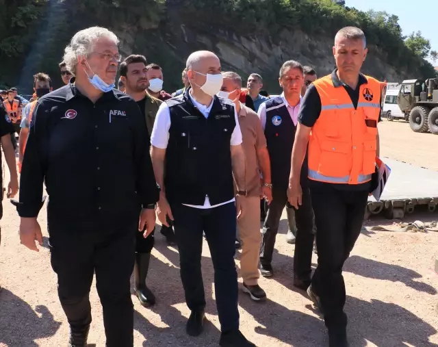 Son dakika haber... Ulaştırma ve Altyapı Bakanı Adil Karaismailoğlu Ayancık'ta kurulan seyyar köprüde incelemelerde bulundu Açıklaması
