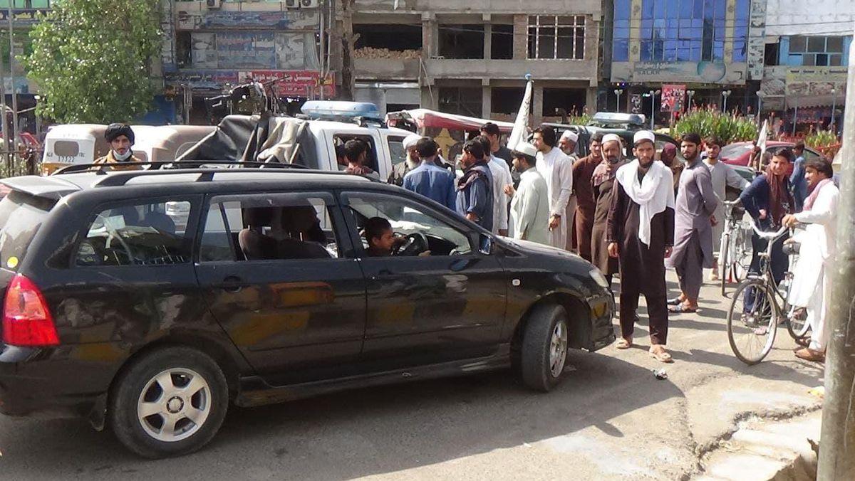 Taliban'ın bayrak inadı! Bayram kutlamalarında yüzlerce kişiye kurşun yağdırdılar