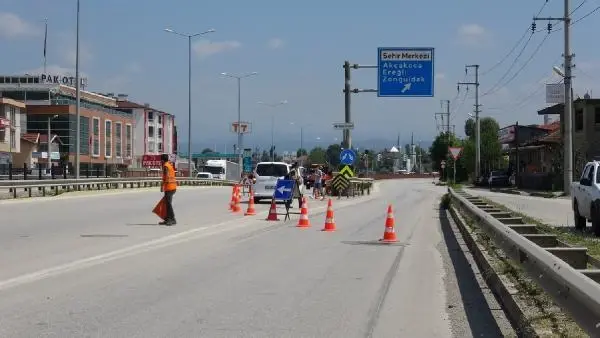 Boru patladı, sular dalçık geçidin duvarlarından karayoluna aktı Boru patladı, sular dalçık geçidin duvarlarından karayoluna aktı