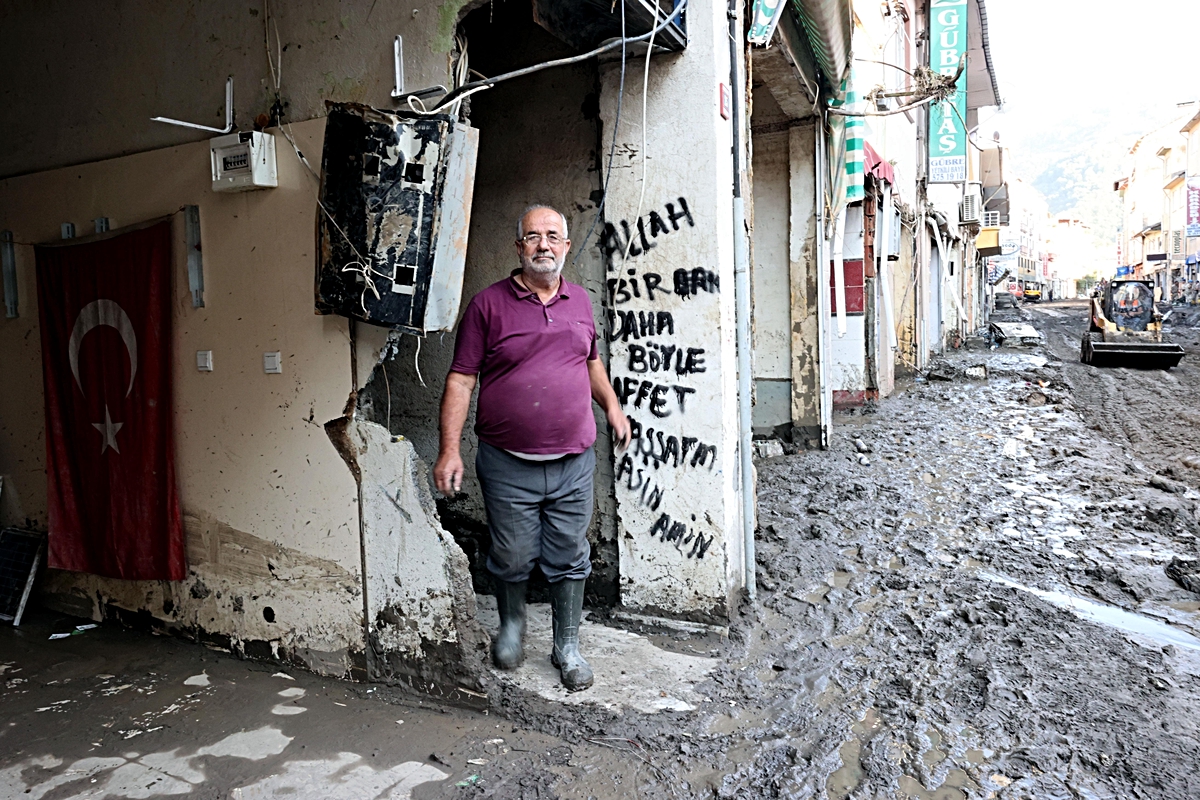 Bozkurt'ta selden geriye kalanlar felaketin boyutlarını gözler önüne seriyor - Vimarsana News