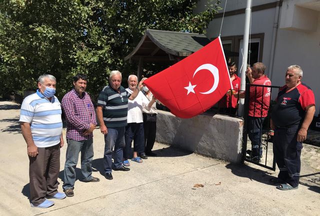 kocaelili mehmet dedenin istedigi turk bayrag 2 14338333 o