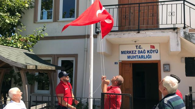 kocaelili mehmet dedenin istedigi turk bayrag 4 14338333 o
