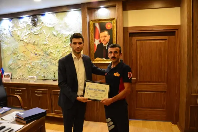 Manavgat'ta yangın söndürme çalışmalarına katılan itfaiye personeline teşekkür belgesi