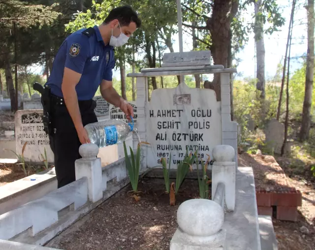 Son dakika haber | Marmara Depremi'nde şehit olan polis memuru mezarı başında anıldı