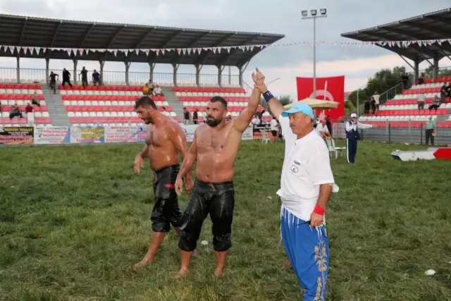 Alaçam'da Yağlı Pehlivan Güreşleri'nde başpehlivan Fatih Atlı oldu