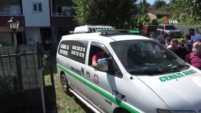 Şekerleri ve elbisesiyle uğurlandı.