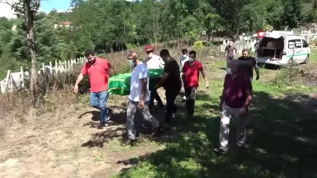 Şekerleri ve elbisesiyle uğurlandı.