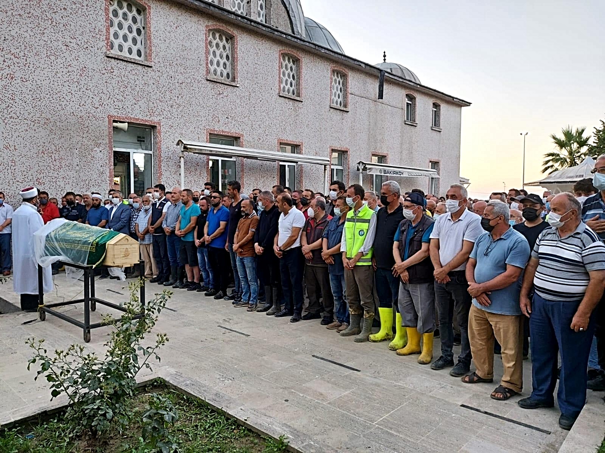 Selde hayatını kaybeden Gizem, toprağa verildi - Vimarsana News