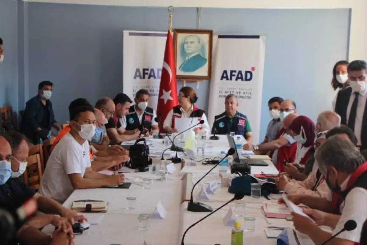 Son dakika haberleri! Sinop'ta selde hasar gören afet evlerinin yıkımında hüzün (3)