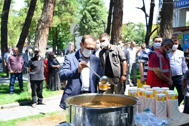 Tokat'ta bin 500 kişiye aşure dağıtıldı