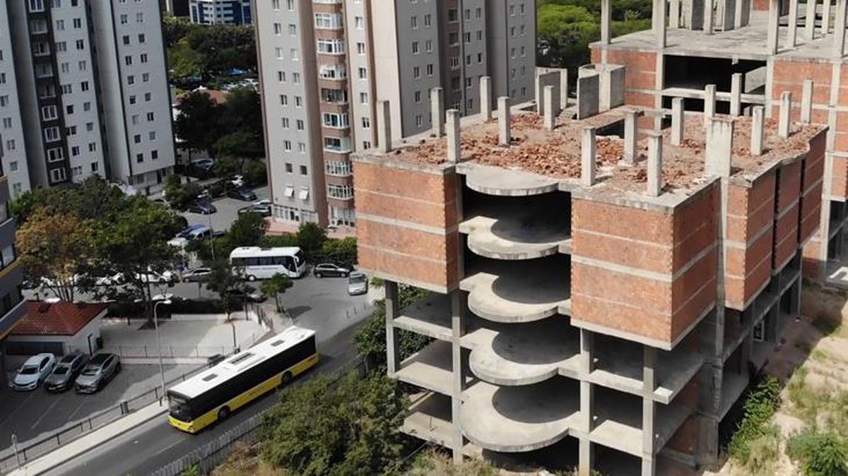 35 yıldır bitmeyen inşaat! Ataşehir'in hayalet binaları madde bağımlılarına mesken oldu