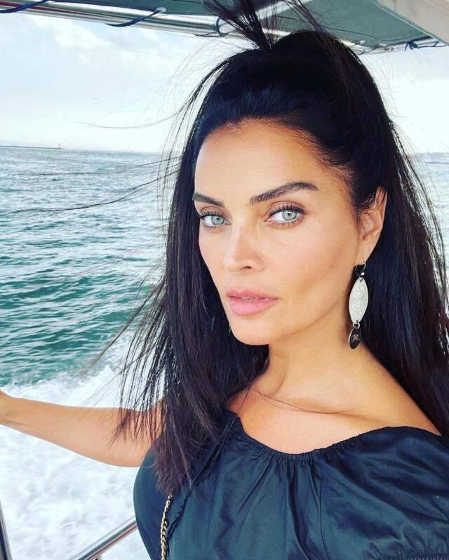 Bir dönemin reyting rekortmeni dizisi Yılan Hikayesi'nin Başak komiseri Betül Şahin güzelliğinden hiçbir şey kaybetmedi Bir dönemin reyting rekortmeni dizisi Yılan Hikayesi'nin Başak komiseri Betül Şahin güzelliğinden hiçbir şey kaybetmedi