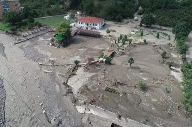 Bozkurt Belediyesi herkesi duygulandıran müzikle 'Selden önce ve sonra' paylaşımı yaptı
