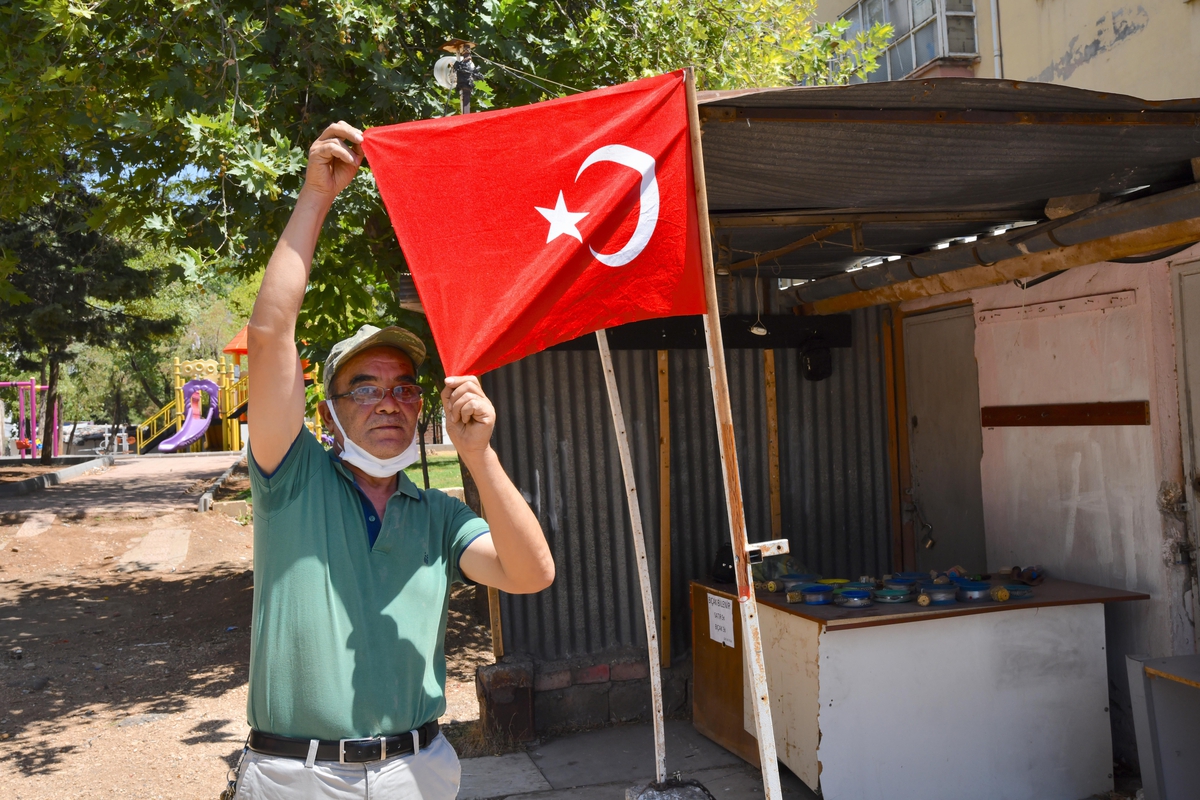 Gaziantep'te yaşayan Afganistan kökenli Türk vatandaşları yakınları için endişeli - Vimarsana News
