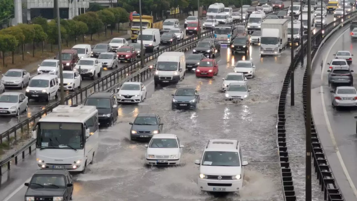 Kocaeli'de sağanak hayatı olumsuz etkiledi