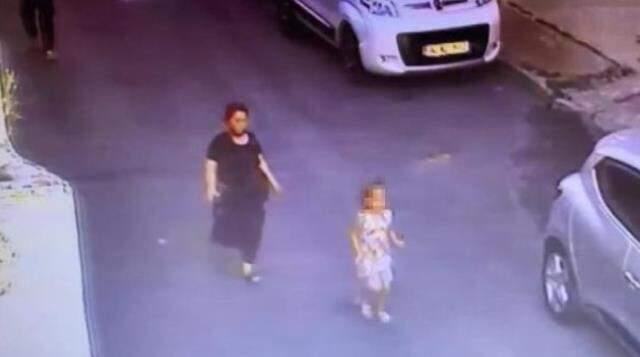 Markette çanta çalan kadın kamerada! Tanınmamak için bir de uyanıklık yaptı