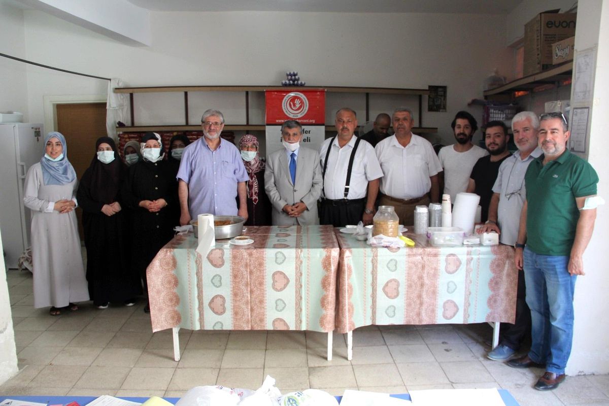Yetimler Kervanından Aşure etkinliği