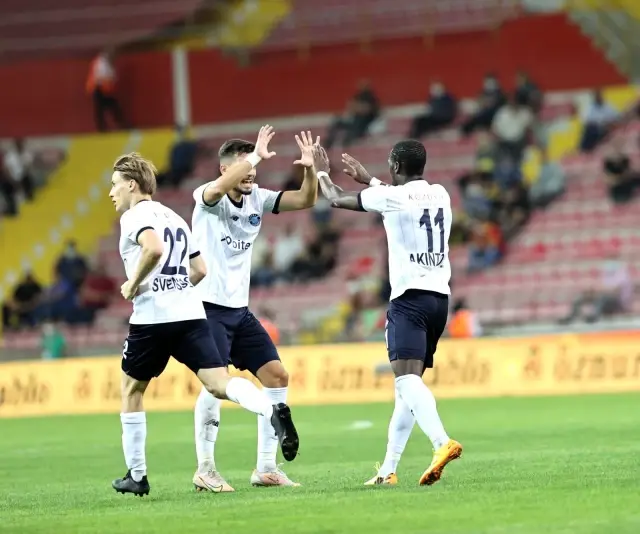 26 yıl sonra Muhteşem Lig'e çıkan Adana Demirspor'da birinci gol Akintola'dan