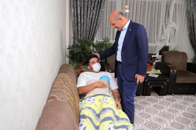 Bakan Soylu Ankara'da bıçaklı kavgada ölen Emirhan Yalçın'ın ailesini ziyaret etti