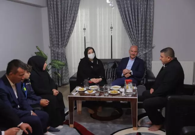 Bakan Soylu Ankara'da bıçaklı kavgada ölen Emirhan Yalçın'ın ailesini ziyaret etti