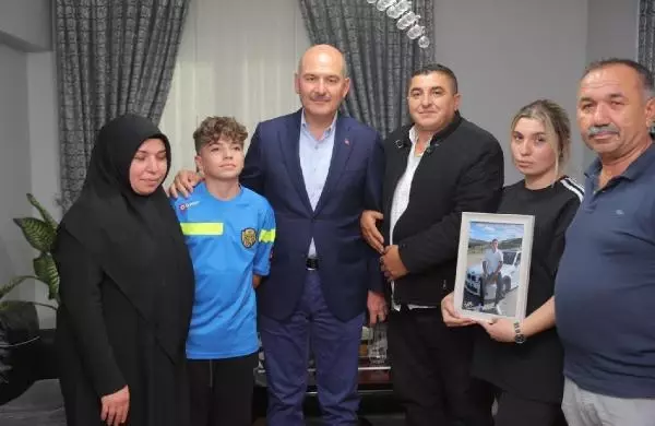 Son dakika... Bakan Soylu, Emirhan Yalçın'ın ailesini ziyaret etti