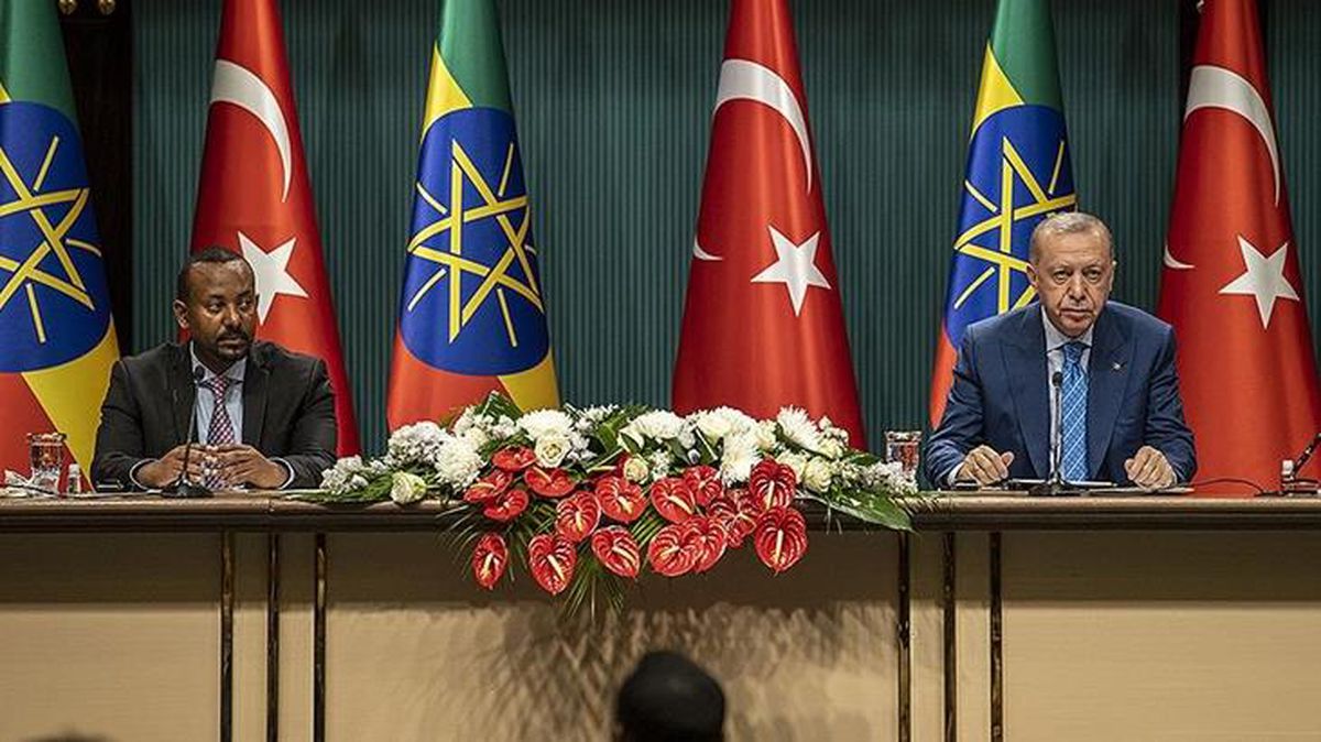 Basın toplantısına damga vuran sansür! Atatürk'ün ismini söylemeyen tercümana bir daha görev verilmeyecek