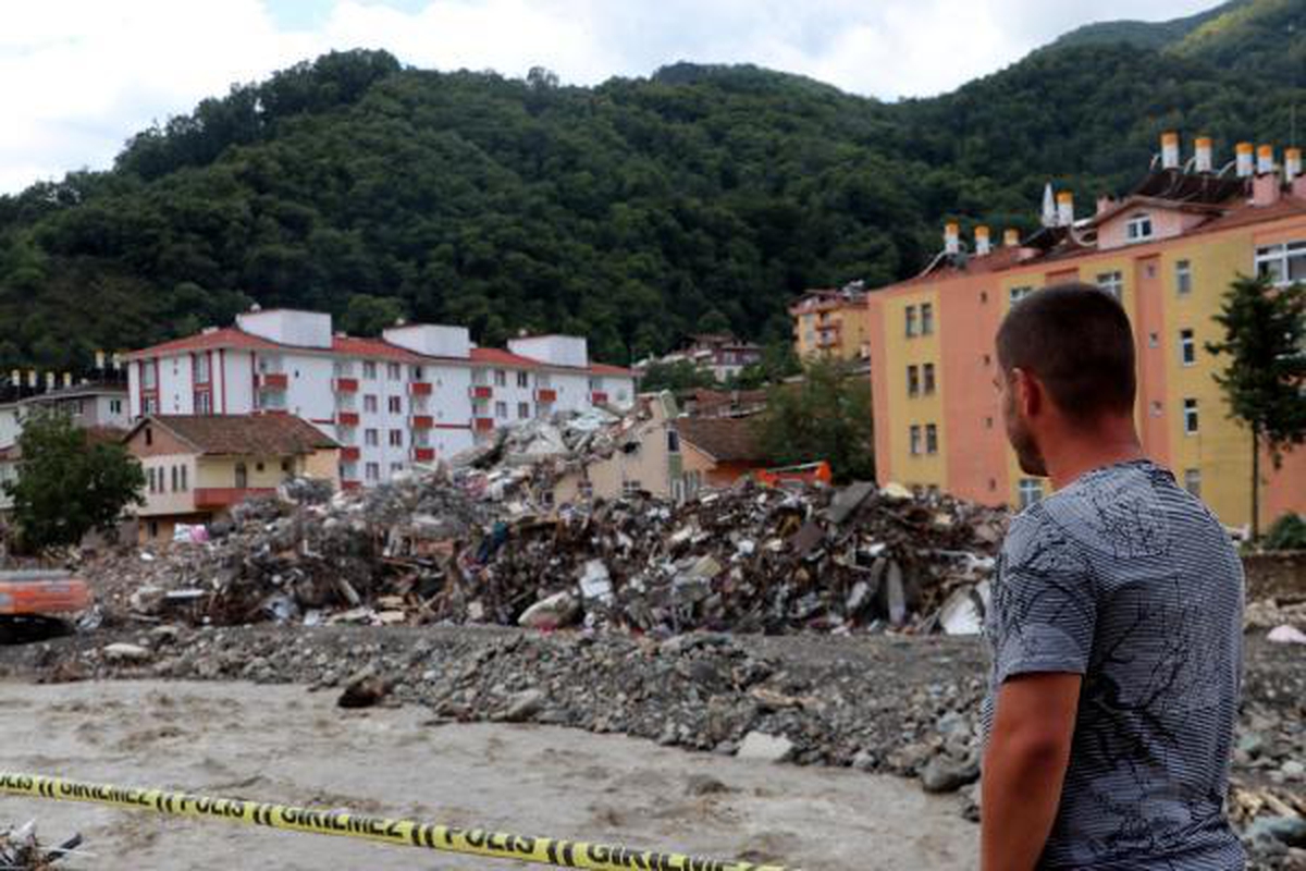 Son dakika haber... BOZKURT'TA ACİL YIKIM KARARI VERİLEN BİNALAR YIKILIYOR