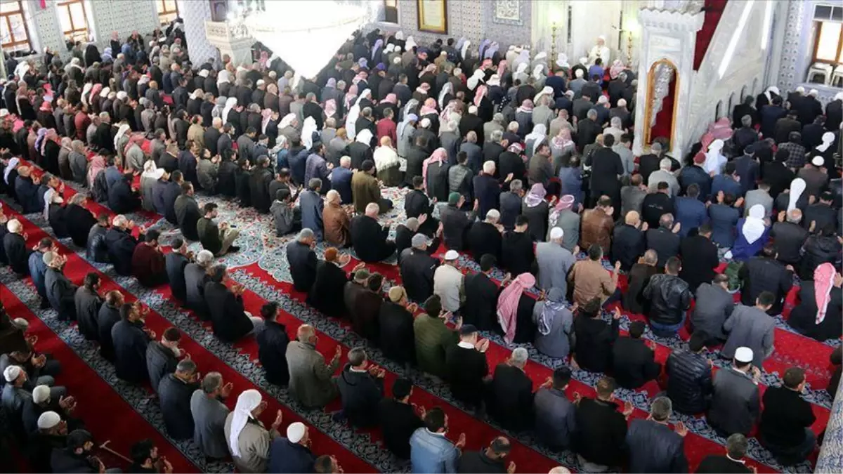 cuma namazi kac rekat nasil kilinir diyanet aciklamasi