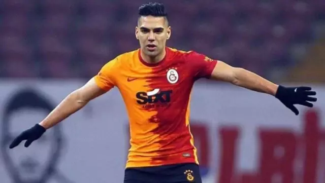 Falcao son kararını verdi! Kolombiyalı golcü sözleşmesi bitene kadar Galatasaray'da kalacak Falcao son kararını verdi! Kolombiyalı golcü sözleşmesi bitene kadar Galatasaray'da kalacak