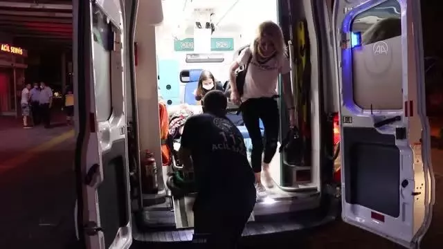 Kamyona çarpan minibüsteki 7 kişi yaralandı