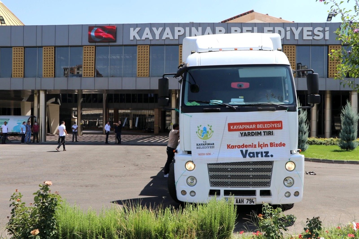 Kayapınar Belediyesinden Kastamonu'ya yardım tırı
