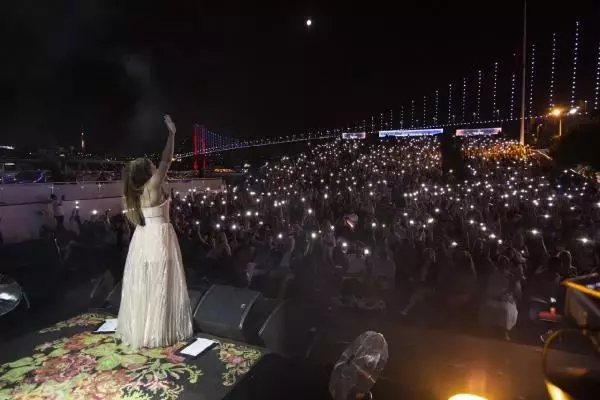 Kuruçeşme'de Merve Özbey rüzgarı