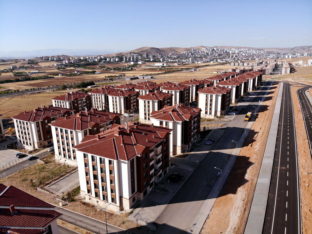 ÖNLEMİ HAYAT KURTARAN AFET: DEPREM - Elazığ'daki depremzedeler yeni konutlarında güvenle oturuyor
