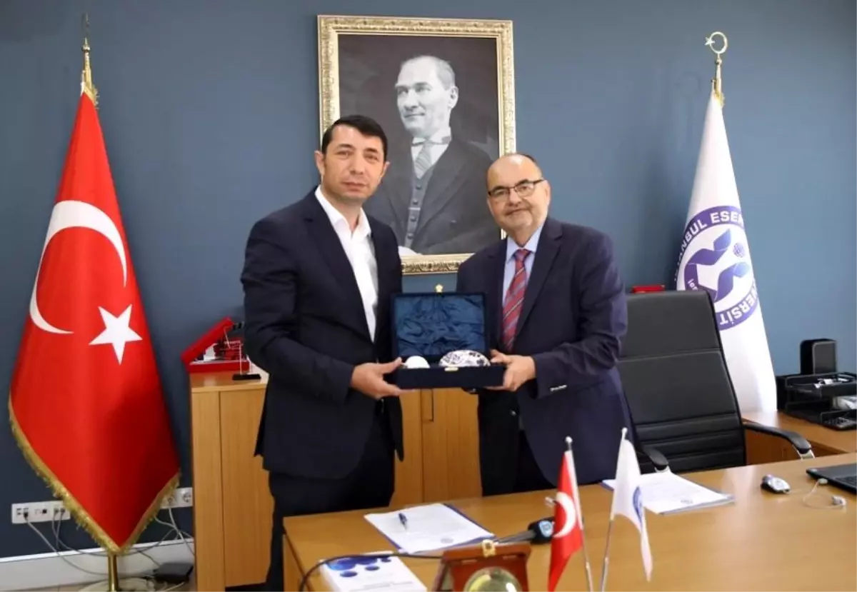 Sağlık çalışanlarına ve lise öğrencilerine akademik destek