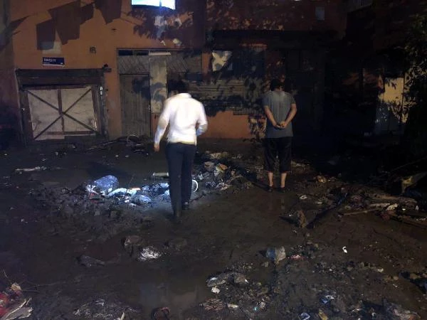 Zonguldak'ta heyelan yaşanan mahalledeki bir ev tahliye edildi
