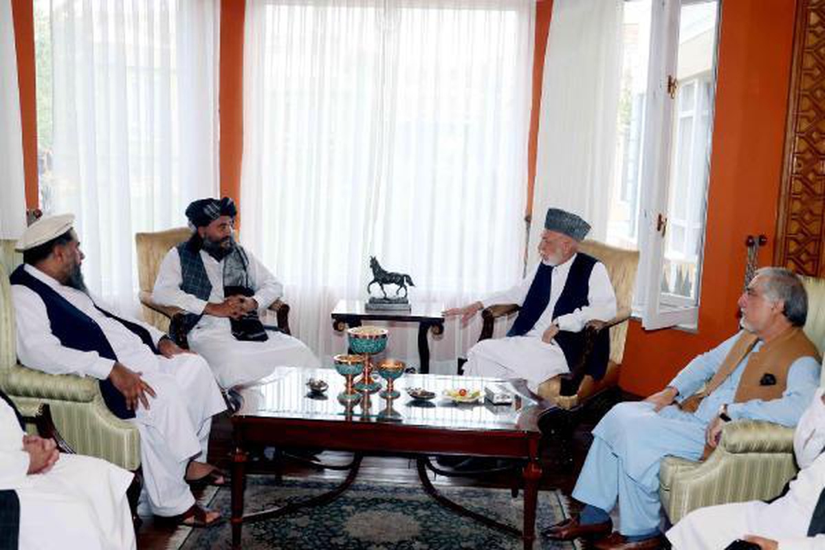Afganistan Milli Uzlaşı Yüksek Konseyi Başkanı ile eski devlet başkanı Karzai, Taliban'la görüştü - Vimarsana News
