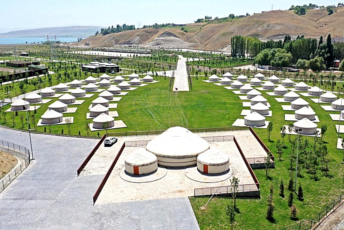 Ahlat ve Malazgirt'te Sultan Alparslan Otağı ile Türk boylarını temsil eden çadırlar kuruldu - Vimarsana News