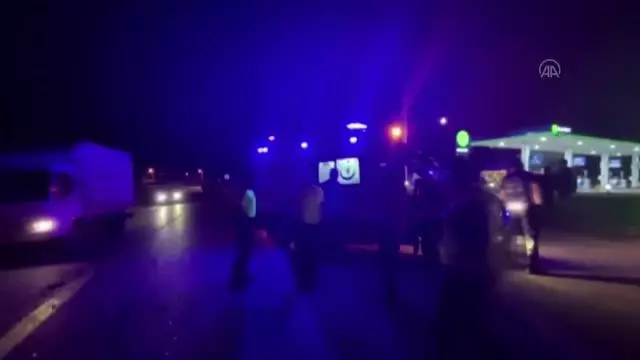 Akçakoca'da iki otomobil çarpıştı: 3 yaralı Akçakoca'da iki otomobil çarpıştı: 3 yaralı