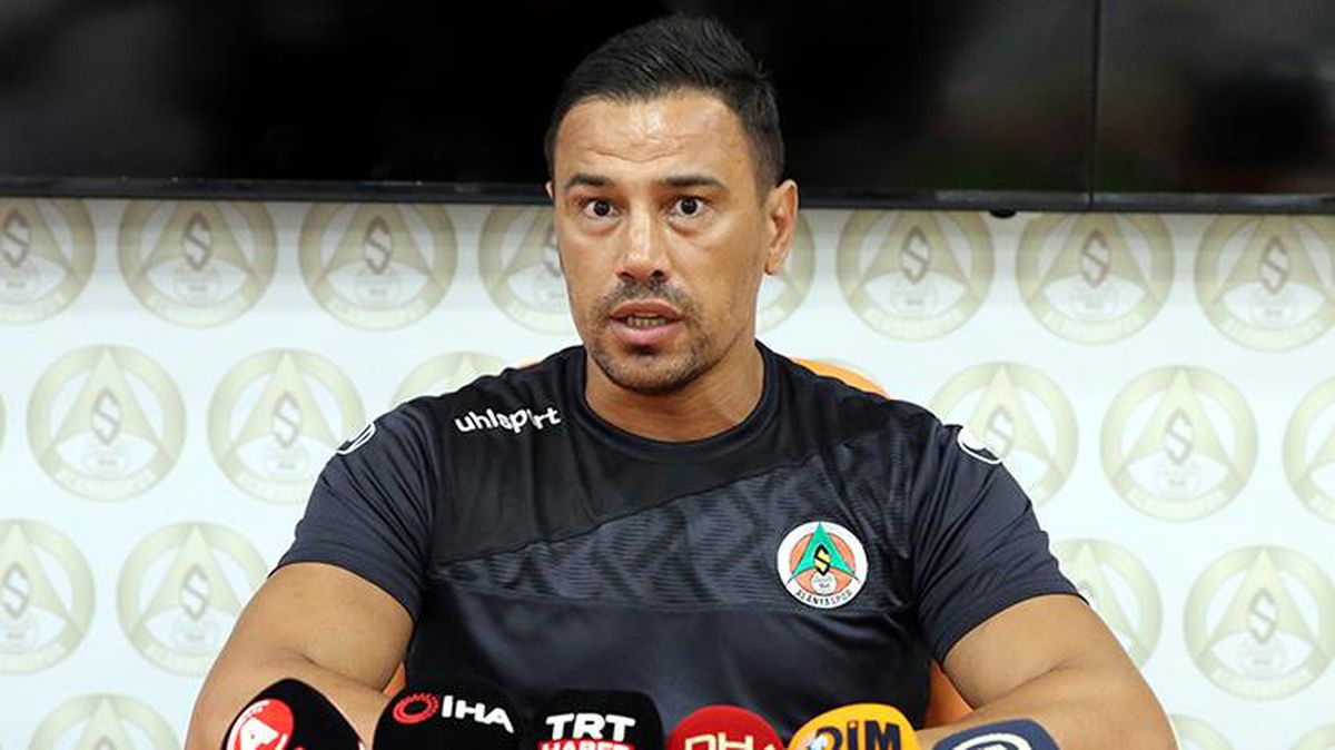 Alanyaspor'da Davidson hastanelik oldu, salgın şüphesi arttı: Yangından suya bulaşan pisliklerden olabilir