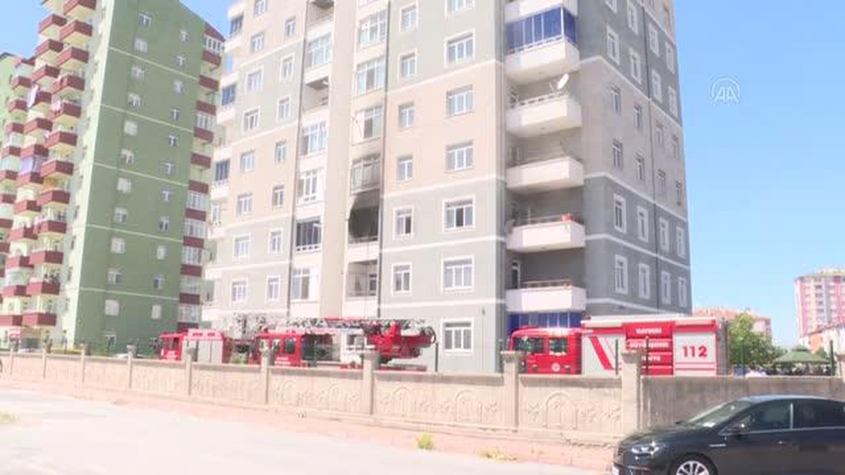 Apartman dairesinde çıkan yangında 4 kişi dumandan etkilendi - Vimarsana News