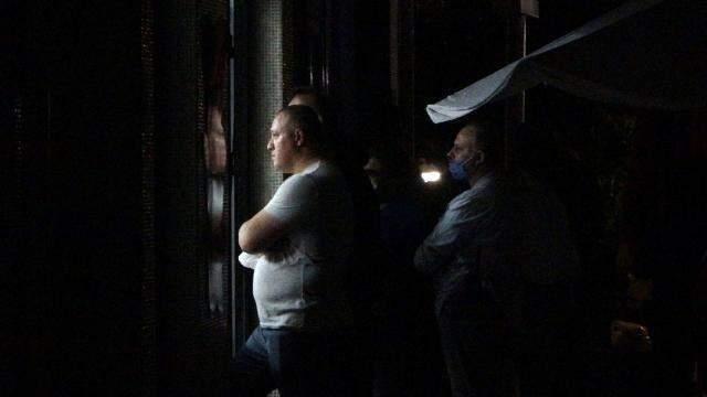 Çorum'da 4 kişi rehin alan silahlı saldırgan, 5 saat sonra polise teslim oldu