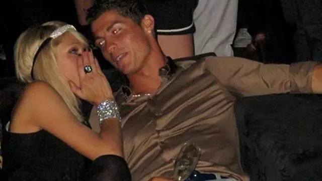 Cristiano Ronaldo'nun eski aşkı Paris Hilton'un üstsüz paylaşımı ortalığı yıktı