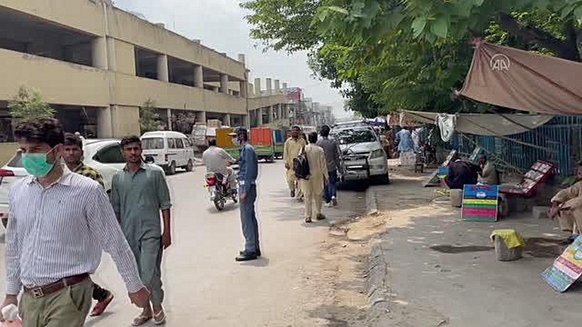 İSLAMABAD - Pakistan'da ihtiyaç sahipleri, ucuz olduğu gerekçesiyle "sokak dişçilerini" tercih ediyor - Vimarsana News
