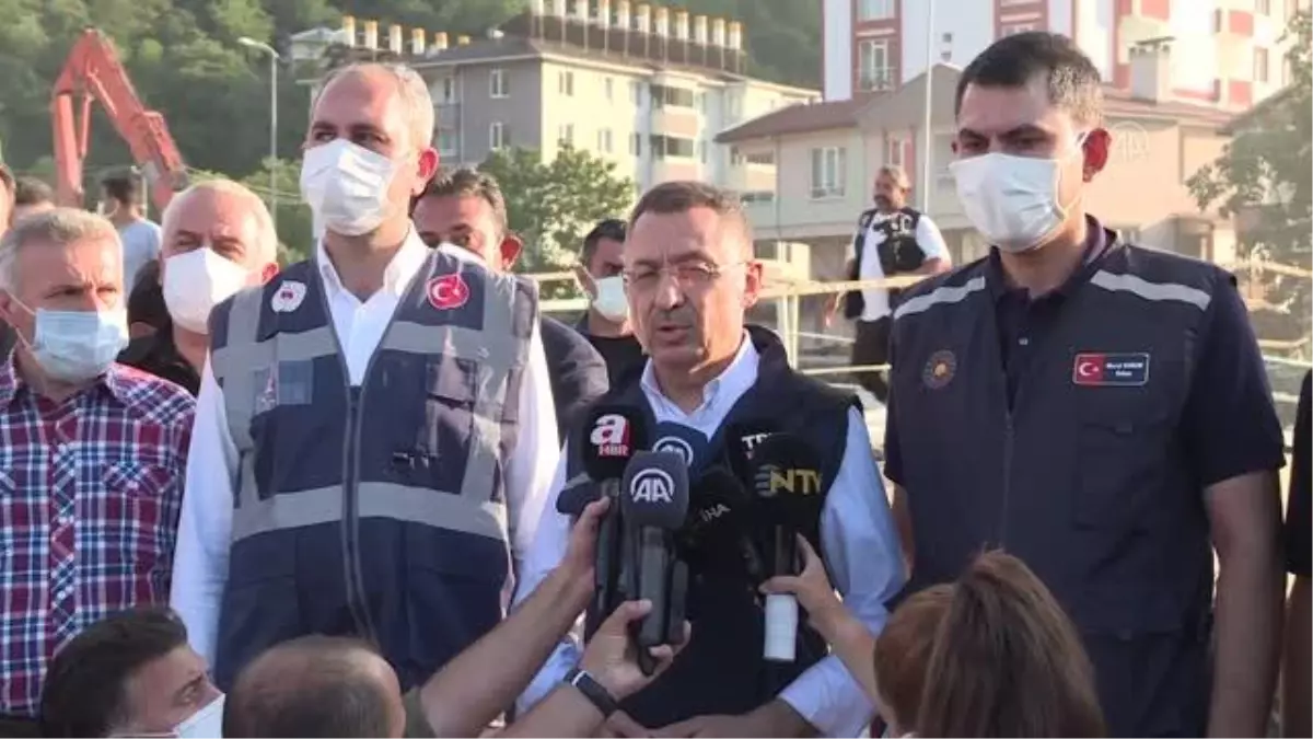 KASTAMONU - Cumhurbaşkanı Yardımcısı Oktay, selden etkilenen Bozkurt'ta incelemelerde bulundu