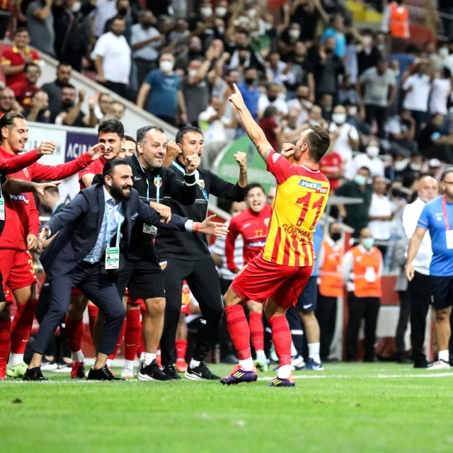 Kayserispor'un birinci golünü Gökhan Sazdağı attı