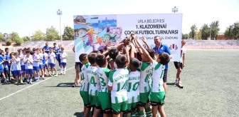Klazomenai Çocuk Futbol Turnuvası'nın şampiyonu Salihlispor