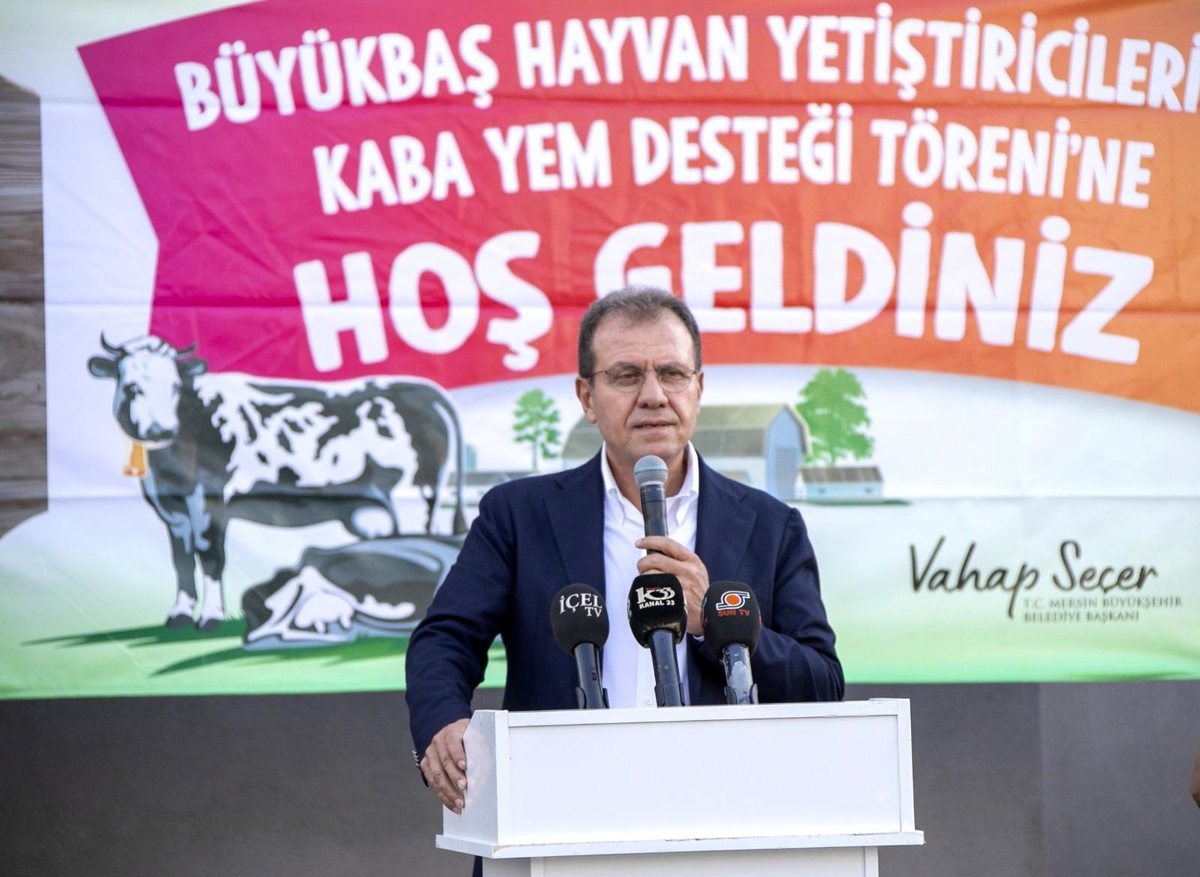 Mersin'de büyükbaş hayvan yetiştiricilerine yem desteği