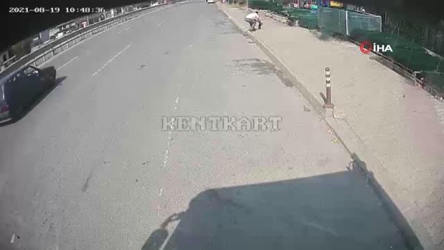 otobus soforu yola giren yavru kopegi ezilmek 3 14345437 o