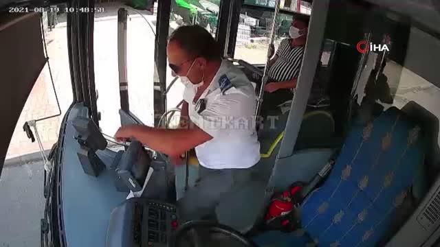 otobus soforu yola giren yavru kopegi ezilmek 4 14345437 o