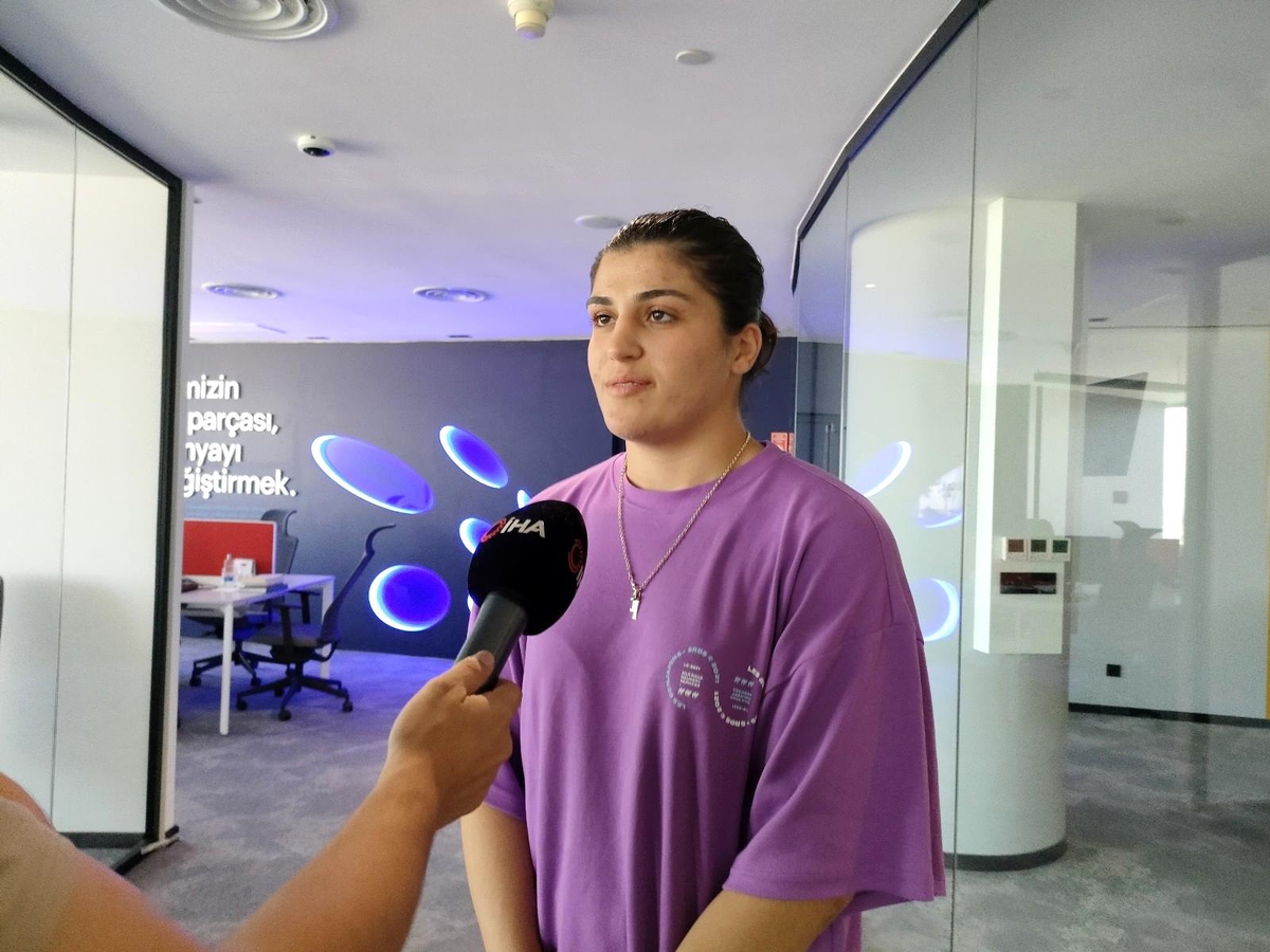 (Özel haber) Busenaz Sürmeneli: "İki olimpiyat altın madalyası alarak profesyonel boksa geçmek istiyorum" - Vimarsana News